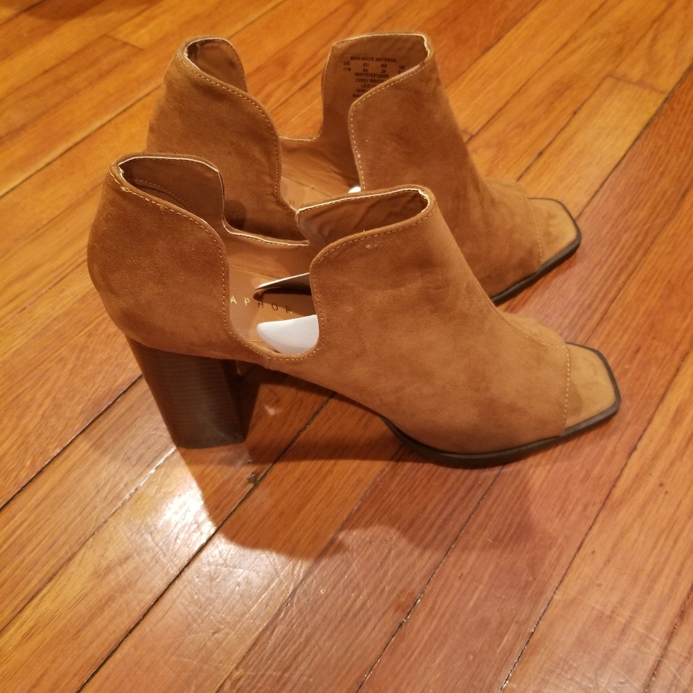 Sandals - Picture 2 of 2